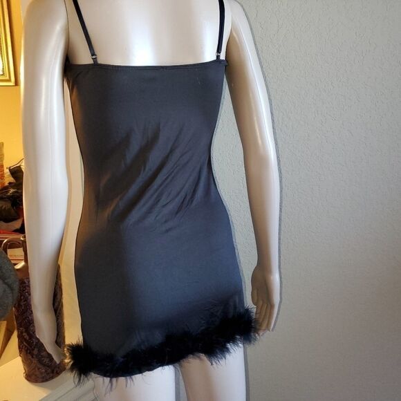💖HP💖SPAGHETTI STRAPS FEATHERED BLACK mini DRESS - Picture 6 of 9